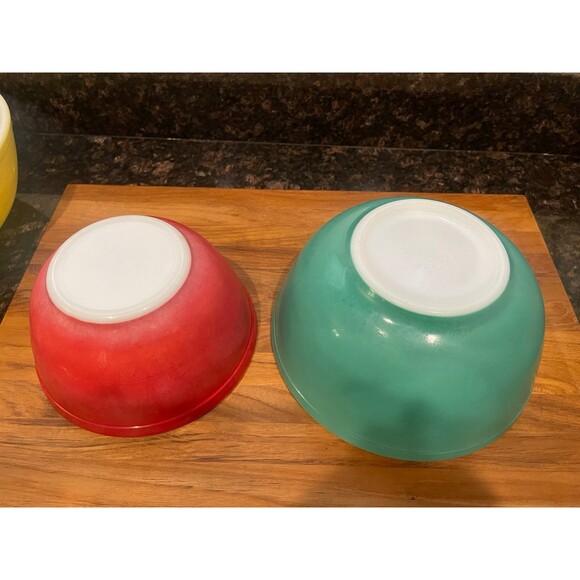 Vintage Pyrex Colored Nesting Mixing Bowls Set of 4 - 401, 402, 403, 404 - Picture 4 of 10